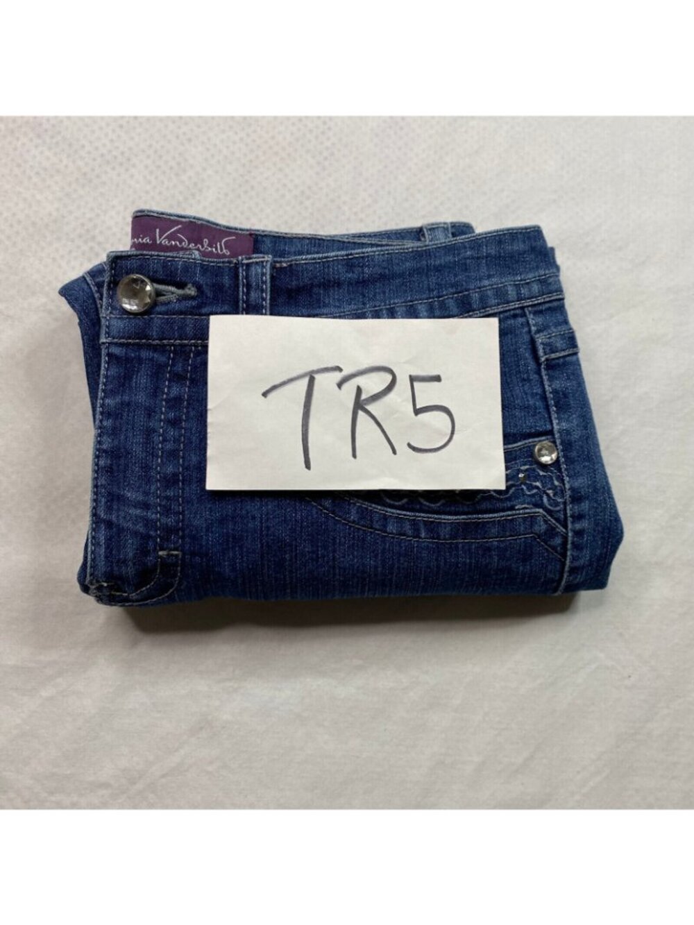 Gloria Vanderbilt Blue Denim Capri Jeans Size 8 With Cuffed Hem & Embroidered Po - Picture 13 of 13